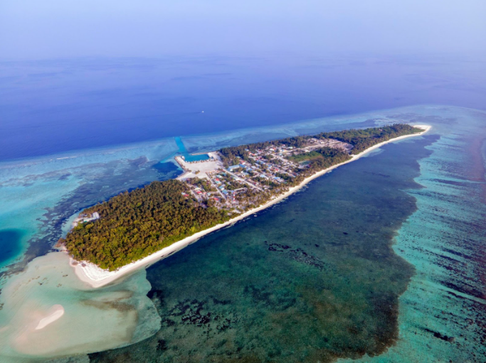 Vaadhoo Island from above